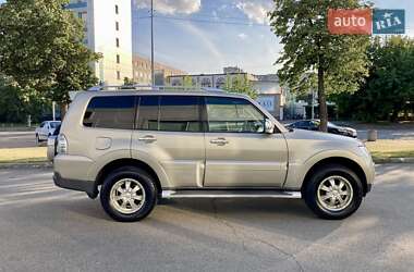 Внедорожник / Кроссовер Mitsubishi Pajero Wagon 2007 в 