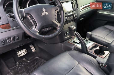 Внедорожник / Кроссовер Mitsubishi Pajero Wagon 2014 в 