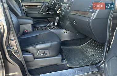 Внедорожник / Кроссовер Mitsubishi Pajero Wagon 2013 в 