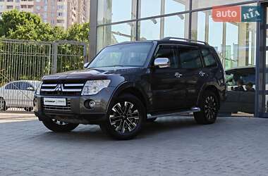 Внедорожник / Кроссовер Mitsubishi Pajero Wagon 2011 в 