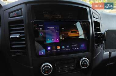 Внедорожник / Кроссовер Mitsubishi Pajero Wagon 2011 в 