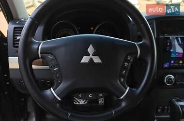 Внедорожник / Кроссовер Mitsubishi Pajero Wagon 2011 в 