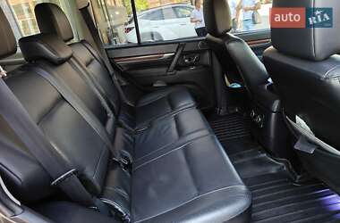 Внедорожник / Кроссовер Mitsubishi Pajero Wagon 2011 в 