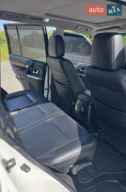 Внедорожник / Кроссовер Mitsubishi Pajero Wagon 2012 в 