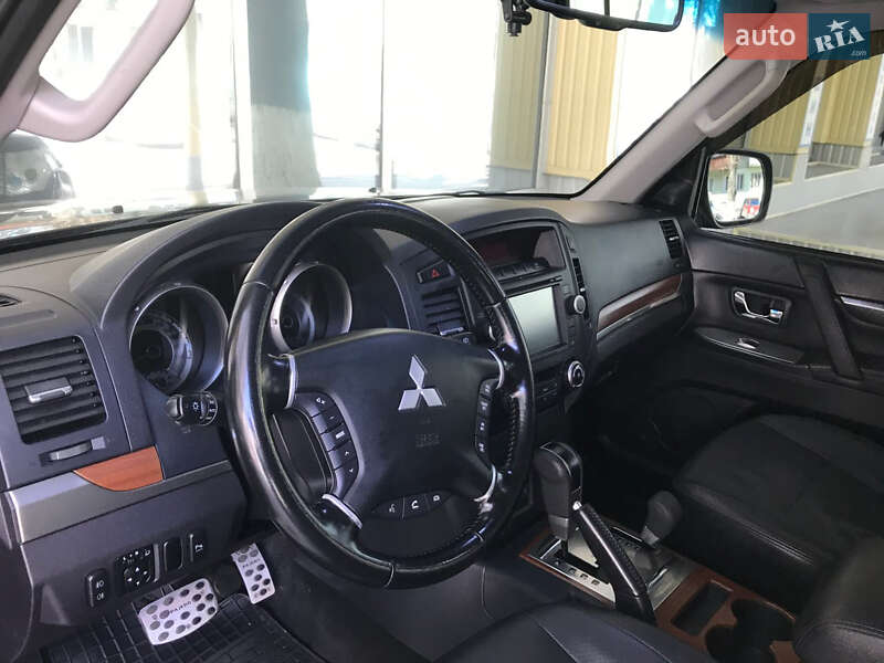Позашляховик / Кросовер Mitsubishi Pajero Wagon 2011 в Одесі