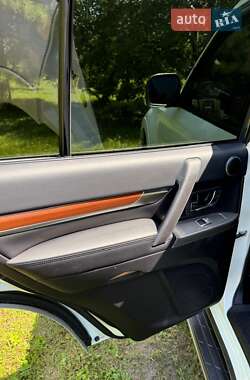 Внедорожник / Кроссовер Mitsubishi Pajero Wagon 2012 в 