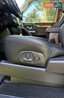 Внедорожник / Кроссовер Mitsubishi Pajero Wagon 2012 в 