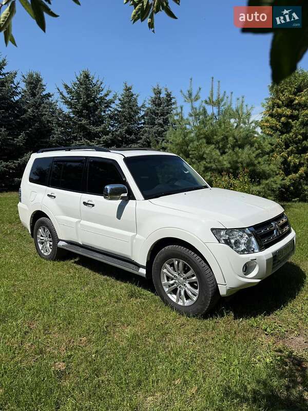 Внедорожник / Кроссовер Mitsubishi Pajero Wagon 2012 в 