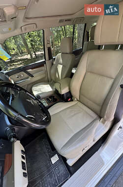 Внедорожник / Кроссовер Mitsubishi Pajero Wagon 2012 в 