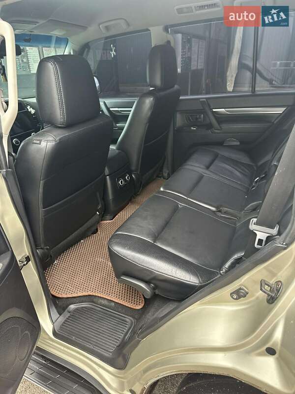 Позашляховик / Кросовер Mitsubishi Pajero Wagon 2010 в Кропивницькому фото 3 Позашляховик / Кросовер Mitsubishi Pajero Wagon 2010 в Кропивницькому