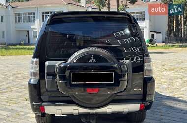 Внедорожник / Кроссовер Mitsubishi Pajero Wagon 2012 в 