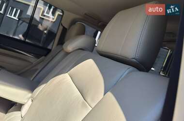 Внедорожник / Кроссовер Mitsubishi Pajero Wagon 2012 в 