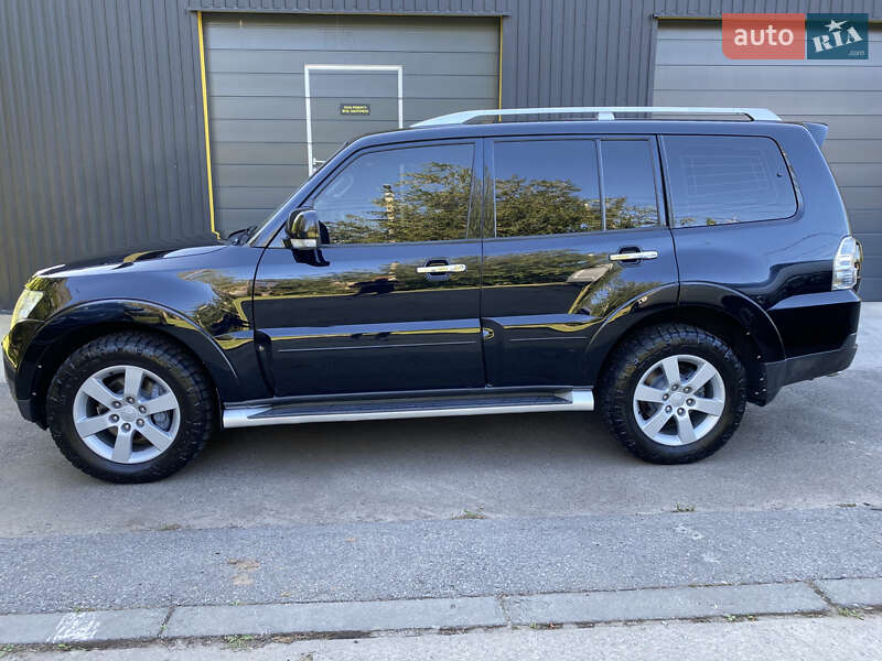 Внедорожник / Кроссовер Mitsubishi Pajero Wagon 2007 в 