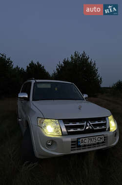 Внедорожник / Кроссовер Mitsubishi Pajero Wagon 2013 в Луцке