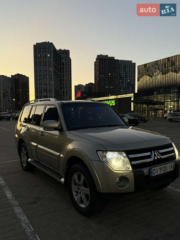 Позашляховик / Кросовер Mitsubishi Pajero Wagon 2008 в Києві