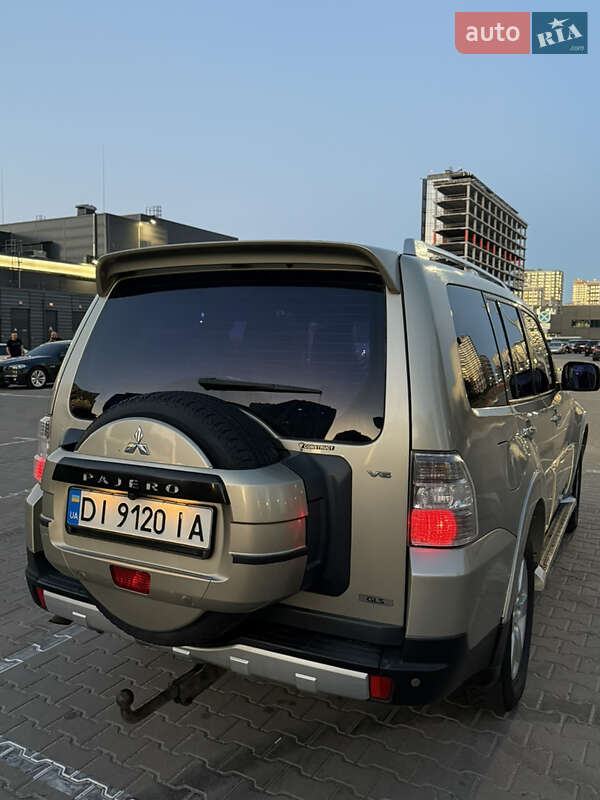 Позашляховик / Кросовер Mitsubishi Pajero Wagon 2008 в Києві