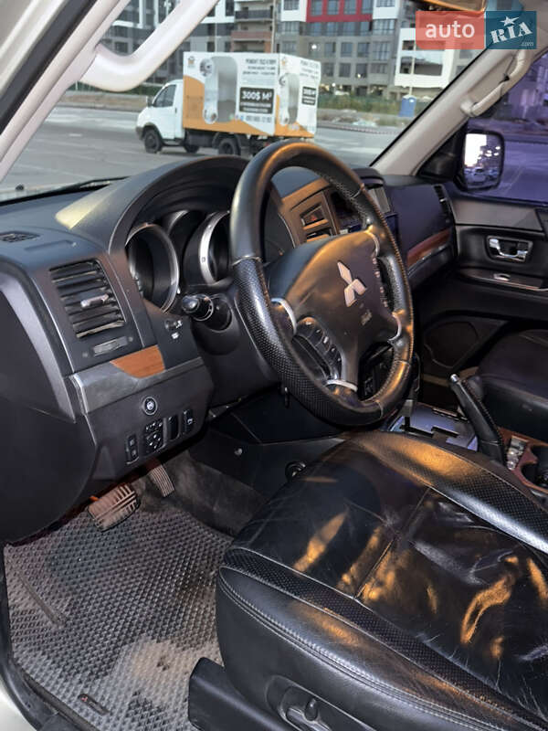 Позашляховик / Кросовер Mitsubishi Pajero Wagon 2008 в Києві