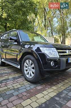Внедорожник / Кроссовер Mitsubishi Pajero Wagon 2011 в 