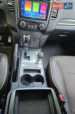Внедорожник / Кроссовер Mitsubishi Pajero Wagon 2011 в 