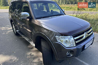 Внедорожник / Кроссовер Mitsubishi Pajero Wagon 2011 в 