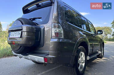 Внедорожник / Кроссовер Mitsubishi Pajero Wagon 2011 в 
