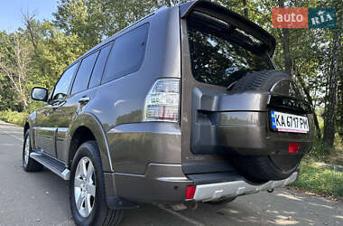 Внедорожник / Кроссовер Mitsubishi Pajero Wagon 2011 в 