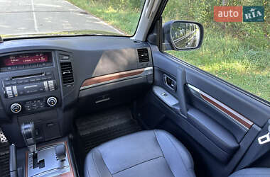 Внедорожник / Кроссовер Mitsubishi Pajero Wagon 2011 в 