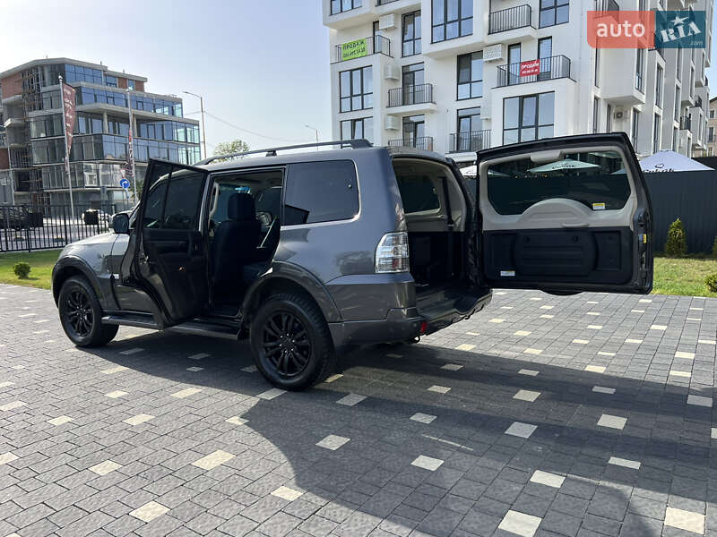 Внедорожник / Кроссовер Mitsubishi Pajero Wagon 2017 в Ужгороде