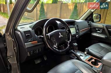 Внедорожник / Кроссовер Mitsubishi Pajero Wagon 2012 в 
