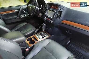Внедорожник / Кроссовер Mitsubishi Pajero Wagon 2012 в 