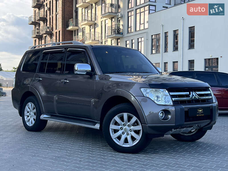 Mitsubishi Pajero Wagon 2011