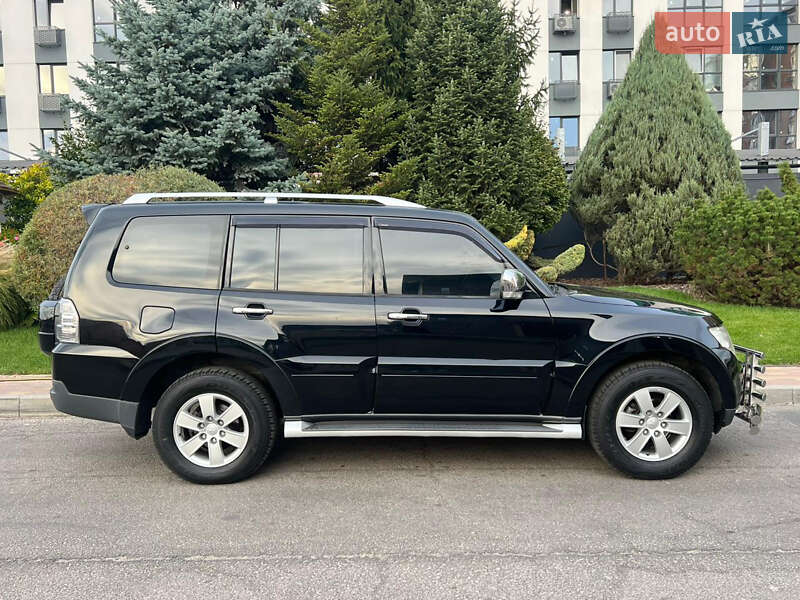 Внедорожник / Кроссовер Mitsubishi Pajero Wagon 2007 в 