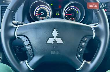 Внедорожник / Кроссовер Mitsubishi Pajero Wagon 2008 в 