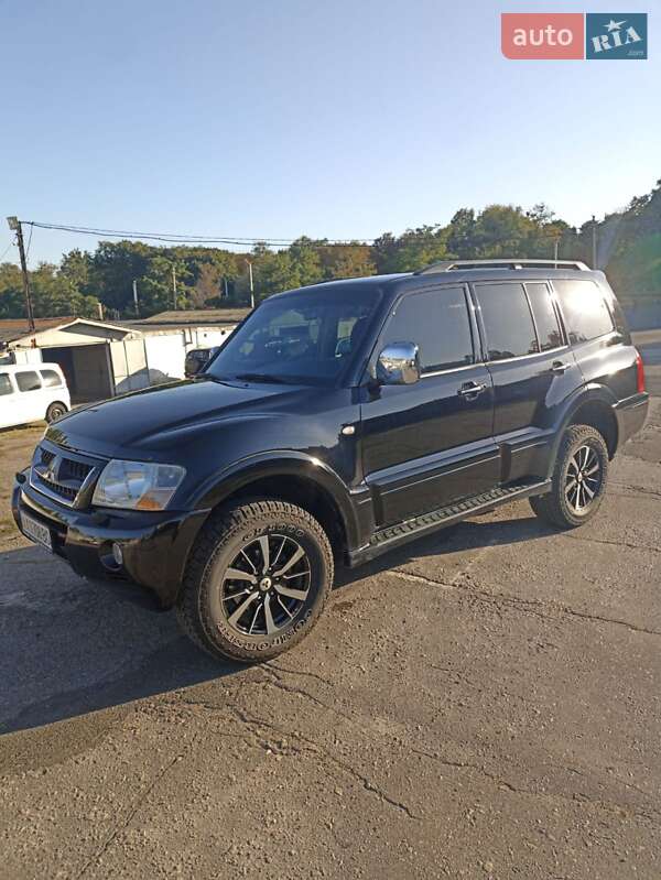 Внедорожник / Кроссовер Mitsubishi Pajero Wagon 2006 в 