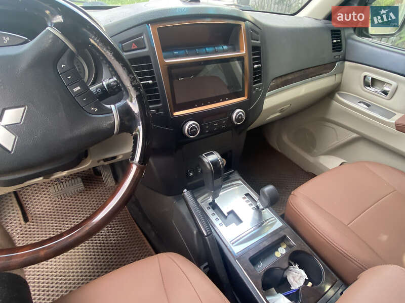 Внедорожник / Кроссовер Mitsubishi Pajero Wagon 2010 в Харькове