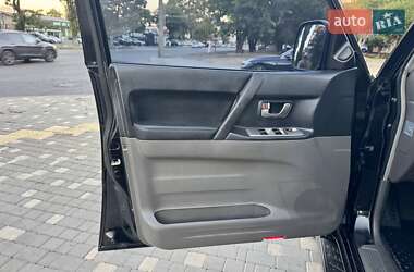 Внедорожник / Кроссовер Mitsubishi Pajero Wagon 2005 в 