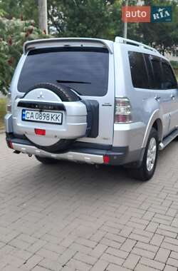 Внедорожник / Кроссовер Mitsubishi Pajero Wagon 2009 в 