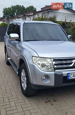 Внедорожник / Кроссовер Mitsubishi Pajero Wagon 2009 в 