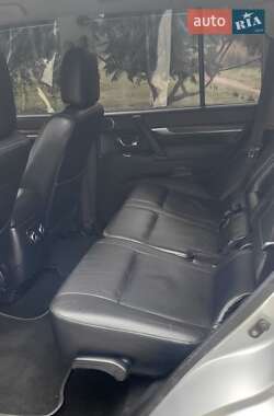 Внедорожник / Кроссовер Mitsubishi Pajero Wagon 2009 в 