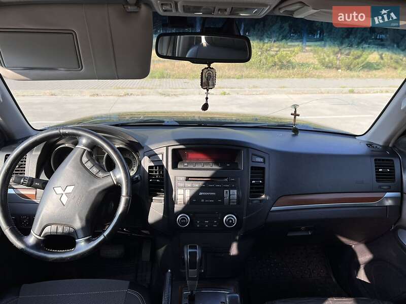 Позашляховик / Кросовер Mitsubishi Pajero Wagon 2009 в Синельниковому фото 4 Позашляховик / Кросовер Mitsubishi Pajero Wagon 2009 в Синельниковому