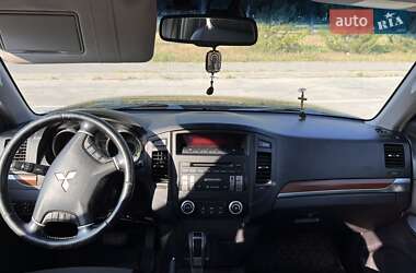 Внедорожник / Кроссовер Mitsubishi Pajero Wagon 2009 в 