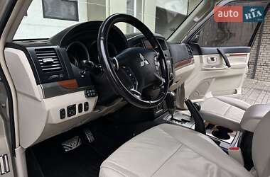 Внедорожник / Кроссовер Mitsubishi Pajero Wagon 2007 в 