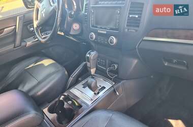 Позашляховик / Кросовер Mitsubishi Pajero Wagon 2014 в  фото 6 Позашляховик / Кросовер Mitsubishi Pajero Wagon 2014 в