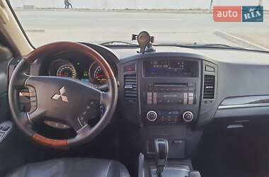 Позашляховик / Кросовер Mitsubishi Pajero Wagon 2010 в  фото 9 Позашляховик / Кросовер Mitsubishi Pajero Wagon 2010 в