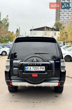 Внедорожник / Кроссовер Mitsubishi Pajero Wagon 2012 в 