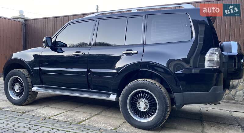 Позашляховик / Кросовер Mitsubishi Pajero Wagon 2008 в  фото Позашляховик / Кросовер Mitsubishi Pajero Wagon 2008 в
