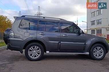 Позашляховик / Кросовер Mitsubishi Pajero Wagon 2013 в  фото 4 Позашляховик / Кросовер Mitsubishi Pajero Wagon 2013 в