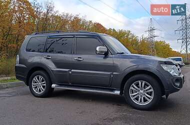 Позашляховик / Кросовер Mitsubishi Pajero Wagon 2013 в  фото 6 Позашляховик / Кросовер Mitsubishi Pajero Wagon 2013 в