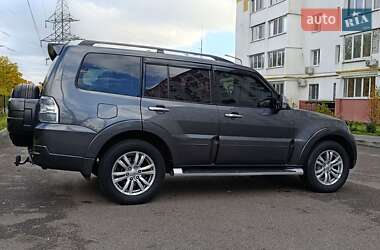 Позашляховик / Кросовер Mitsubishi Pajero Wagon 2013 в  фото 14 Позашляховик / Кросовер Mitsubishi Pajero Wagon 2013 в