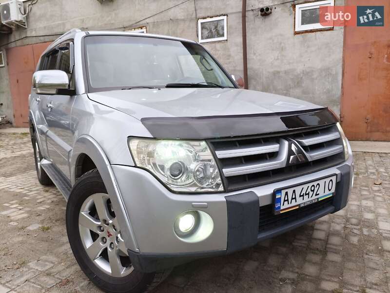 Внедорожник / Кроссовер Mitsubishi Pajero Wagon 2008 в Киеве